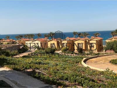 4 غرف نوم تشمل 2  ماستر للبيع في لافيستا توباز السخنه توين هاوس  متشطب بالكامل وجاهز للاستلام