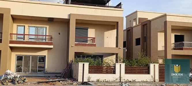 Twin house villa for sale in Obour, Cairo, with immediate delivery, low down payment, and installments over 6 years.