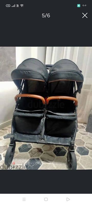 عربه اطفال توائم بحاله جيده جدا استعمال شهرين