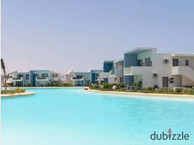 شاليه متشطب بالكامل للبيع بالتقسيط لمدة 10 سنوات  بإطلالة على البحر في الساحل الشمالي – فوكا باي، رأس الحكمة