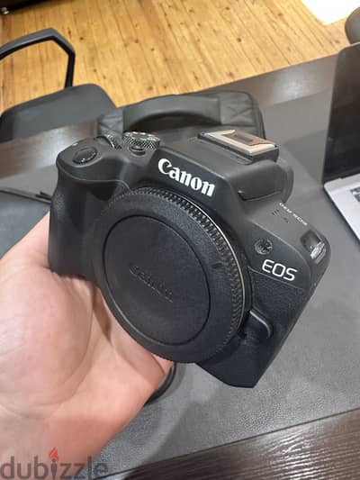 Canon R50