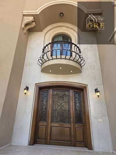 Luxury villa for sale in Sheikh Zayed, Ninth District, behind Dahshur Link, land 1500m, 6 rooms, 5 bathrooms, private swimming pool, large garden, luxurious finishing, and a special location
