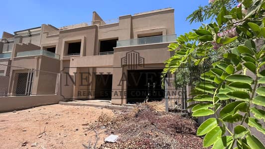 تاون هاوس زاوية فاخر للبيع في بالم هيلز