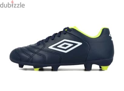 كوتشي كورة  umbro  الاصلي اولادي مقاس 28