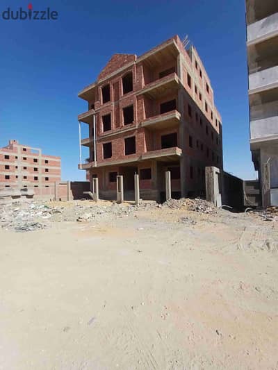 عمارة للبيع بالتجمع الخامس بيت الوطن الحي السادس بالقرب من محور محمد بن زايد وعلى شارع رئيسي 40م موقع غير مجروح