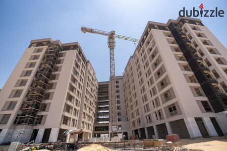 Investment opportunity in Arkan 205 Towers by Palm Hills: fully finished 3-bedroom hotel apartment in Sheikh Zayed, with Crown Plaza hotel services.