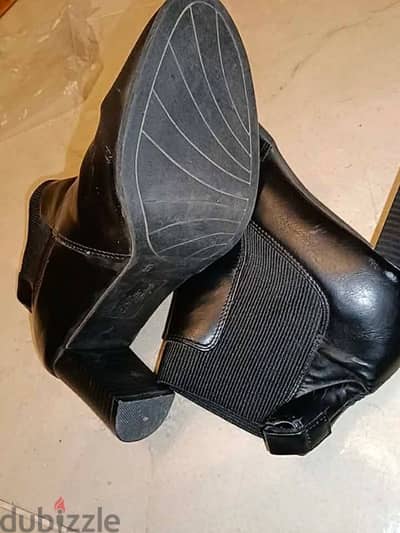 للبيع