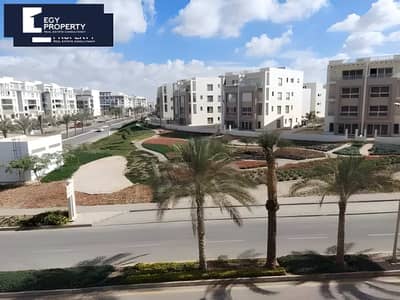 شقة للبيع 3 غرف بموقع مميز بالتقسيط لحد 2032 في جاردن ليكس - اكتوبر Hyde Park Garden Lakes
