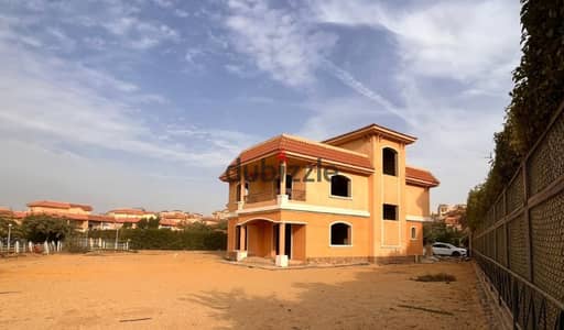 Standalone Villa for Sale in Madinaty with Wide Garden View & Prime Location – Largest Land Area 1,050 m²