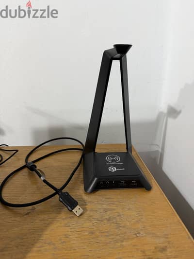 استاند سماعه و مخرج USB و RGB للبيع