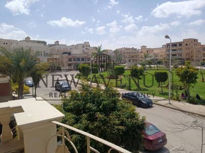 الدور الأول مباشرة على حديقة  مفروشة  - بالكامل بتشطيب خاص من المالك -  بسعر أقل من السوق