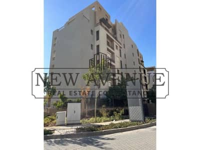 لوفت دوبلكس 195 متر استلام فوري  موقع متميز جداً فيو مفتوح في ديستريكت 5 شركة مراكز District 5 compound By Marakez