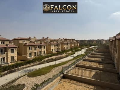 بخصم 22.5% استلم فوري فيلا تاونهاوس متشطبه بالكامل و جاهزه للمعيشه و الاستلام الفوري بجوار مسجد الفتاح العليم في مدخل العاصمه الاداريه في لافيستا سيتي