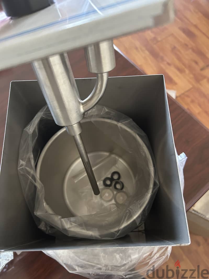 Sauce dispenser 1