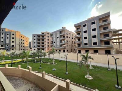 شقة لقطة للبيع استلام فوري بجوار الجامعة الامريكية مباشرة ودقايق من التسعين الجنوبي