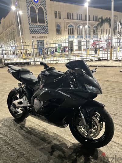 هوندا cbr ١٠٠٠