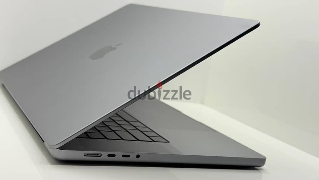 MacBook Pro M2 Pro 16-inch 3