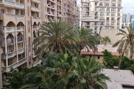 شقة للبيع 290 م سموحة (ش ادمون فريمون)