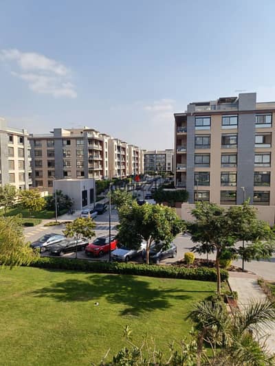 شقة ايجار بجوار الجامعة الامريكية كمبوند مميز في التجمع الخامس 3Beds تشطيب مميز وراقي Azad Compound