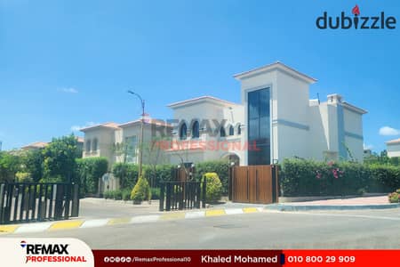 Immediate delivery open view golf villa for sale in Alex West
