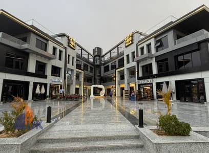 محل تجارى للبيع استلام فورى متأجر أمام نادى الشروق ونادى city club فى قلب مدينه الشروق Al Shorouk City