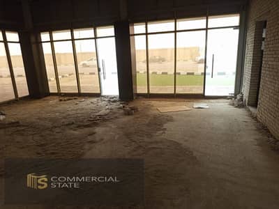 معرض علي محورالمشير طنطاوي للايجار بمساحه خارجيه-القاهره الجديده