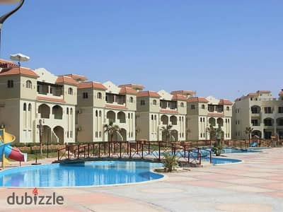 شاليه 3 غرف متشطب بالكامل مع اجهزة المطبخ و التكيفات في الساحل الشمالي Azha North cost