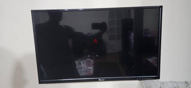 شاشة ٣٢ بوصة LED