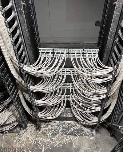 صيانه وتأسيس جميع الشبكات وأنظمة التيار الخفيف  وخدمات  ai