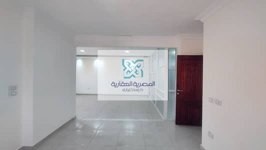 Administrative Office for Rent (Residential Contract) – El Merag El Alawi  Located on the main street in a prime location, close to Carrefour Maadi,