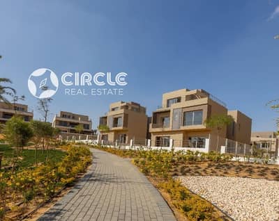 فيلا ٥ غرف ماستر بغرفة خادمة للبيع في كمبوند بالم هيلز القاهرة الجديدة (Palm Hills New Cairo) التجمع الخامس بالقرب من العاصمة الإدارية الجديدة