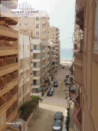 شقه 3نوم في العجمي شاطئ النخيل بجوار البحر تشطيب التـــــــــــرا لوكس