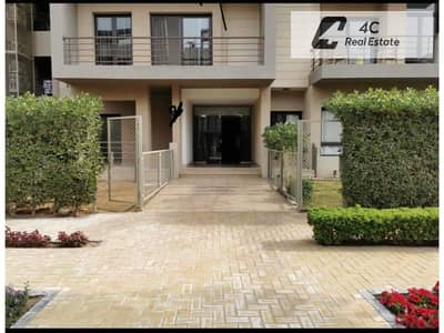 ستوديو ريسيل بالسعر القديم تشطيب كامل -fifth square جاهز للمعاينه very prime location باقل سعر موجود ف الكمبوند