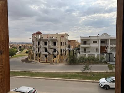 فرصة مميزة للبيع – شقة 170م في العبور الحي الرابع – مباشرة على خط 10 اول بلكونه  غير مجروحه