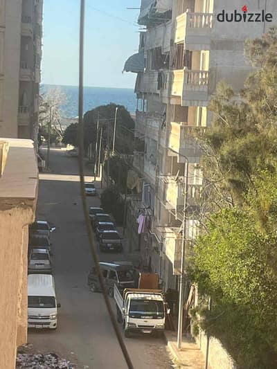 Opportunity! Pay 550,000 immediately for an 88 sqm apartment in Zahraa El Hanoville, one of the most prestigious beaches in Agami, with panoramic sea views. Super deluxe, registered and licensed.