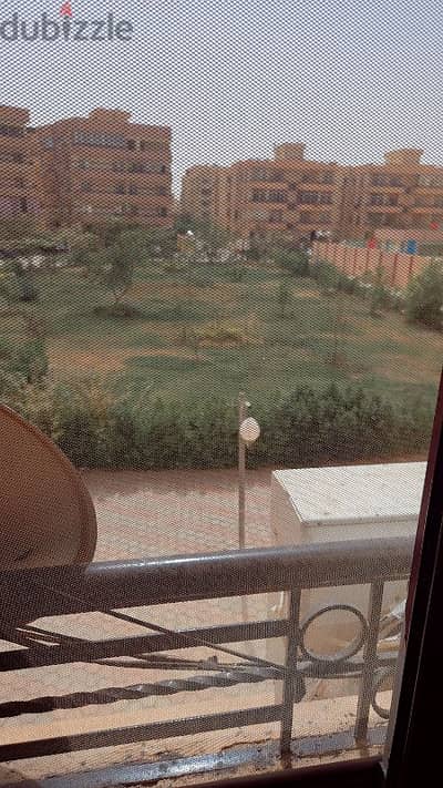 شقة رائعه موقع متميز بداخل حي سكني راقي جاردينيا الشمس  يمنع الوساطه