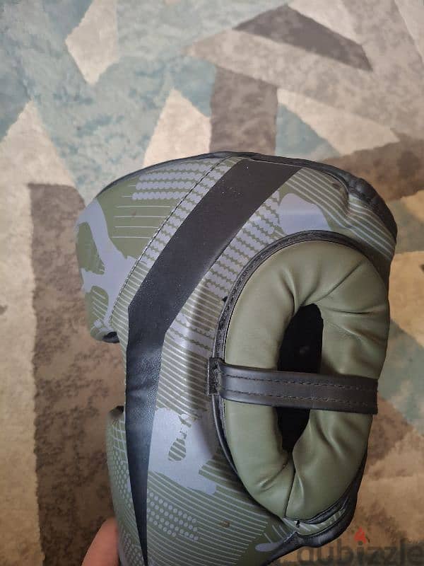head guard  (Venom) 4