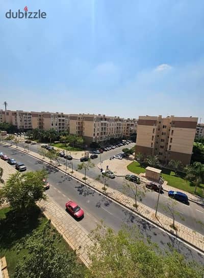 لوكيشن وفيو ولا اروع وقريبه من جميع الخدمات ونادي مدينتي B7