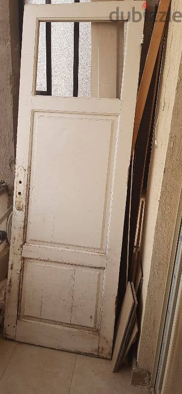باب حمام خشب مستعمل للبيع