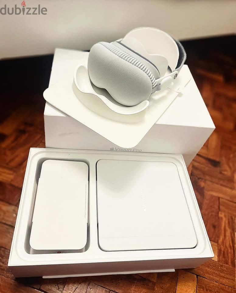 Apple Vision Pro-265GB-Like New 1