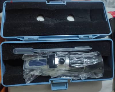 جهاز لقياس  المواد في المحاليل REFRACTOMETER