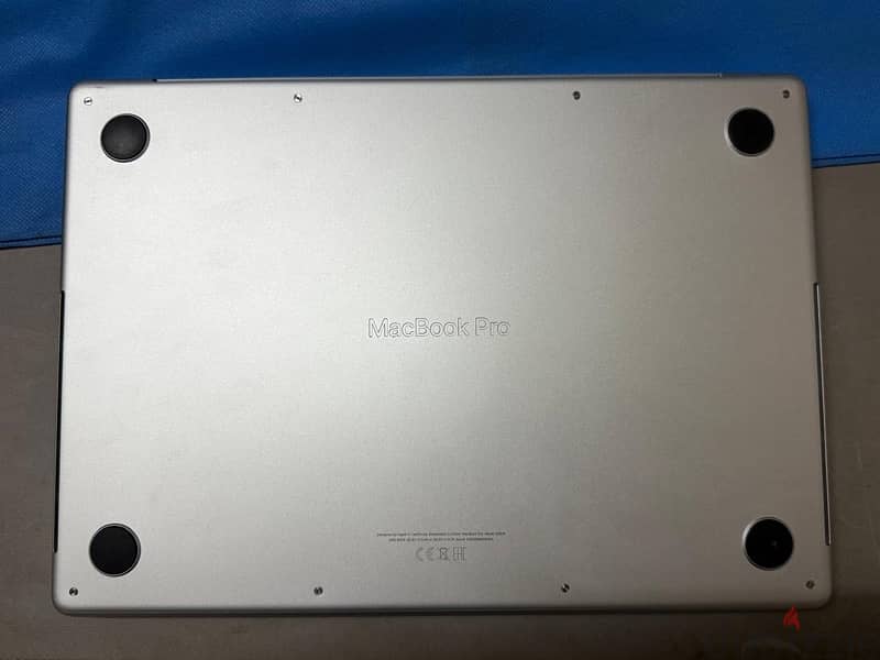 MacBook pro M3 14 inch 1