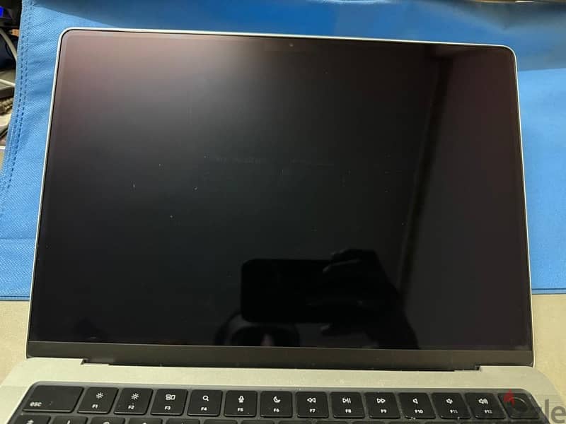 MacBook pro M3 14 inch 3