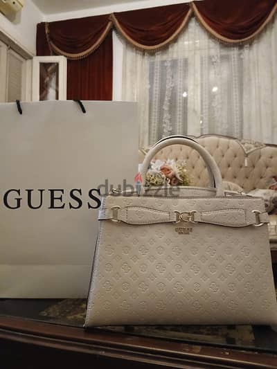 شنطة يد ماركة عالمية Guess