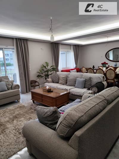 شقة للإيجار في هايد بارك – موقع مميز جدًا | تشطيب كامل بالمطبخ والتكييفات داخل Hyde Park  مناسبة للسكن العائلي الراقي