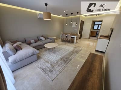 شقة راقية للإيجار داخل Fifth Square – Marasem / Moon Residence بموقع مميز في التجمع الخامس، تشطيب كامل وفرش كامل، جاهزة للسكن الفوري.