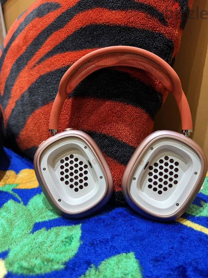 Apple AirPods Max lightning 4