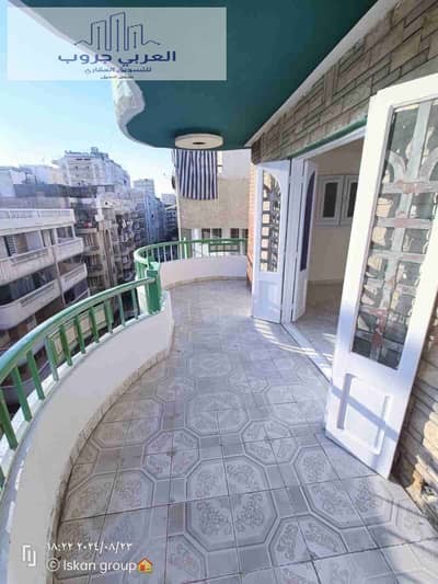 شقه في الإسكندرية شاطئ النخيل  بجوار شارع الرئيسي موقع سكني ممتاز شامل الخدمات
