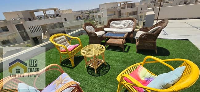 تاون كورنر للايجار في هاسيندا باي 3 ادوار و جاردن