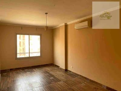 90 m apartment with special finishing, kitchen, and air conditioning directly in front of services for rental under a very special price